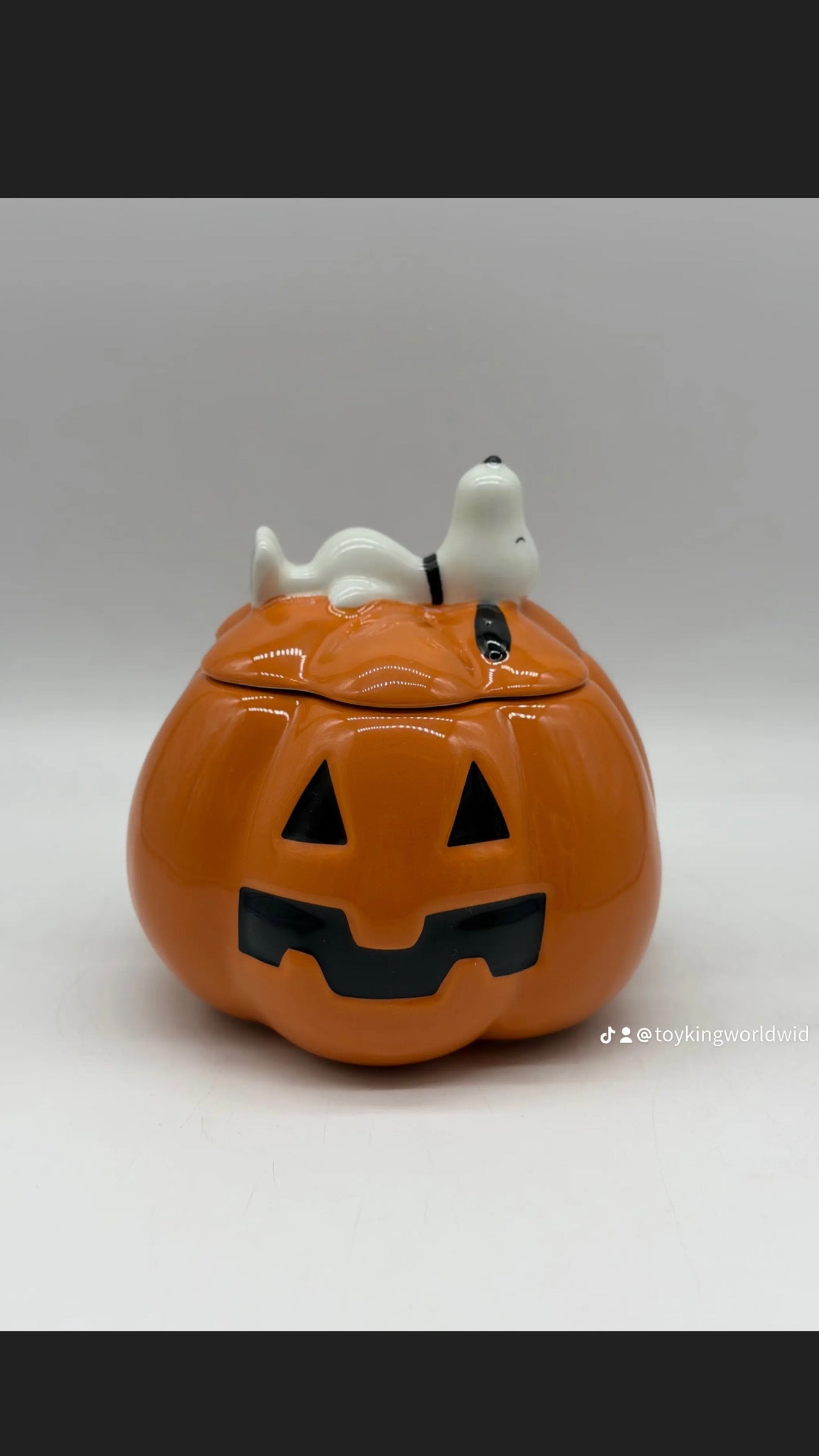 Peanuts Snoopy The Great Pumpkin Cookie Jar