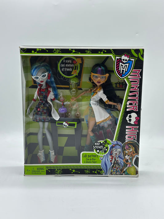 Monster High Mad Science Class Lab Partners Cleo de Nile & Ghoulia Yelps