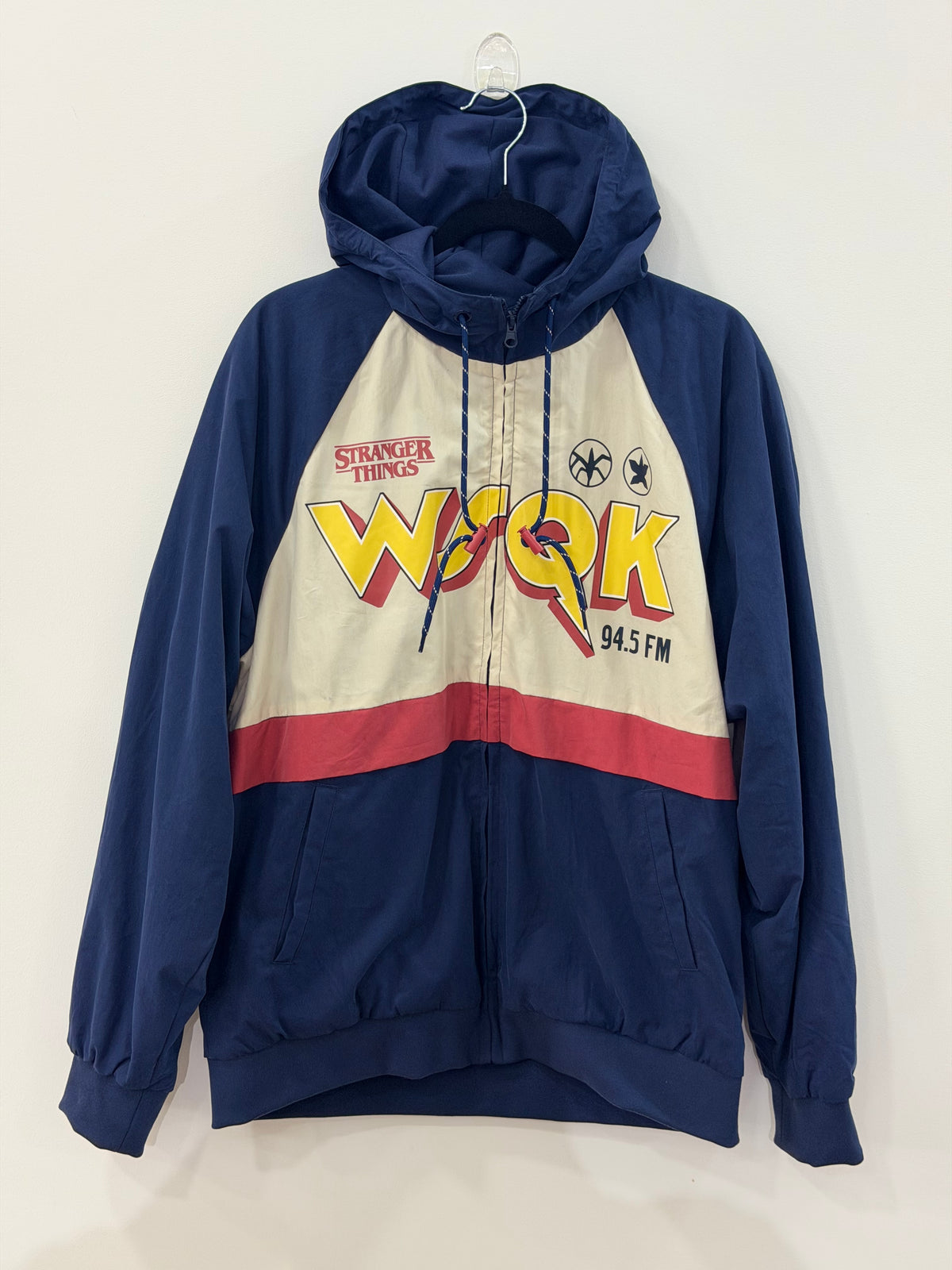 Netflix Stranger Things WSQX The Squawk Windbreaker Medium