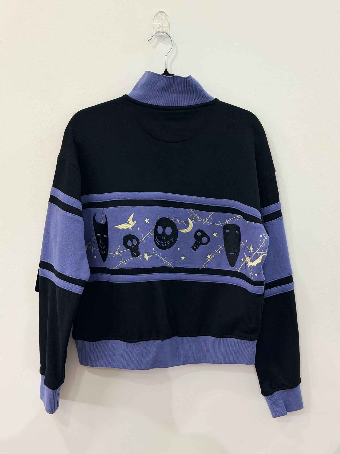Disney The Nightmare Before Christmas Glows In The Dark Women’s Quarter Zip Crewneck Small